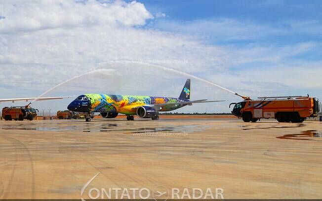Azul e Contato Radar levam spotters para acompanhar o batismo do avio mais colorido da Amrica do Sul Azul e Contato Radar levam spotters para acompanhar o batismo do avio mais colorido da Amrica do Sul