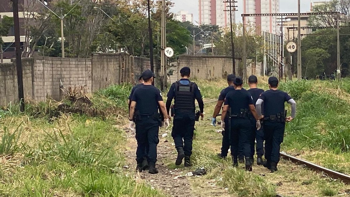 As equipes percorreram o Terminal Central e toda a extensão da linha férrea As equipes percorreram o Terminal Central e toda a extensão da linha férrea