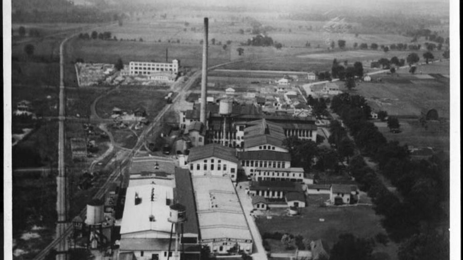 Vista aérea da fábrica Kalamazoo Vegetable Parchment Company Vista aérea da fábrica Kalamazoo Vegetable Parchment Company