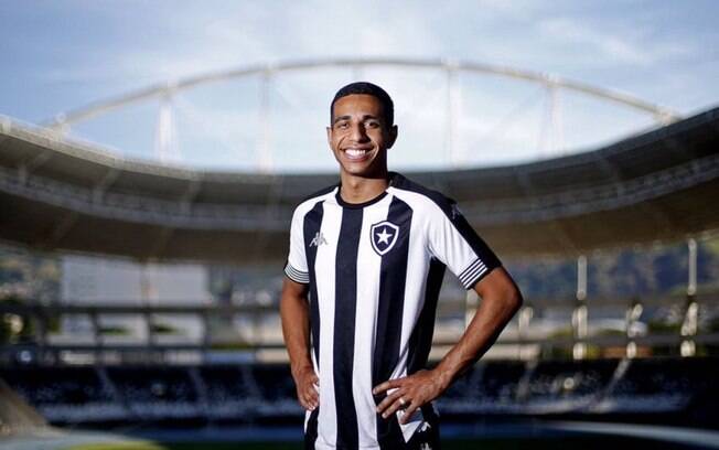 Botafogo anuncia a contratação de Victor Sá, sexto reforço da 'Era Textor'