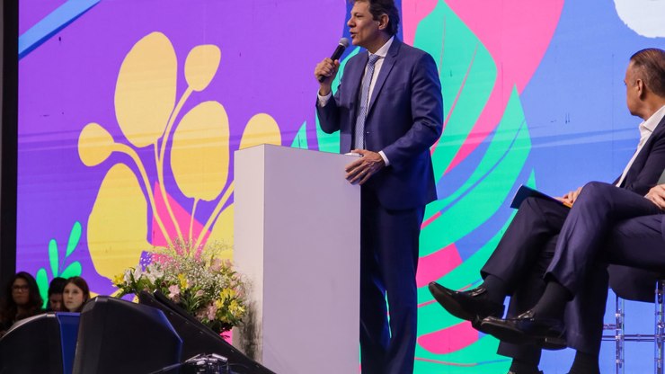 ‘‘Tem dado um show de dignidade’’, diz Haddad sobre Alckmin