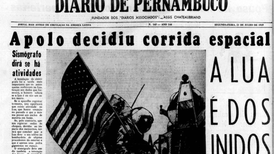 O Diario de Pernambuco estampou a manchete “A Lua é dos Estados Unidos” ao noticiar a chegada do homem à Lua O Diario de Pernambuco estampou a manchete “A Lua é dos Estados Unidos” ao noticiar a chegada do homem à Lua