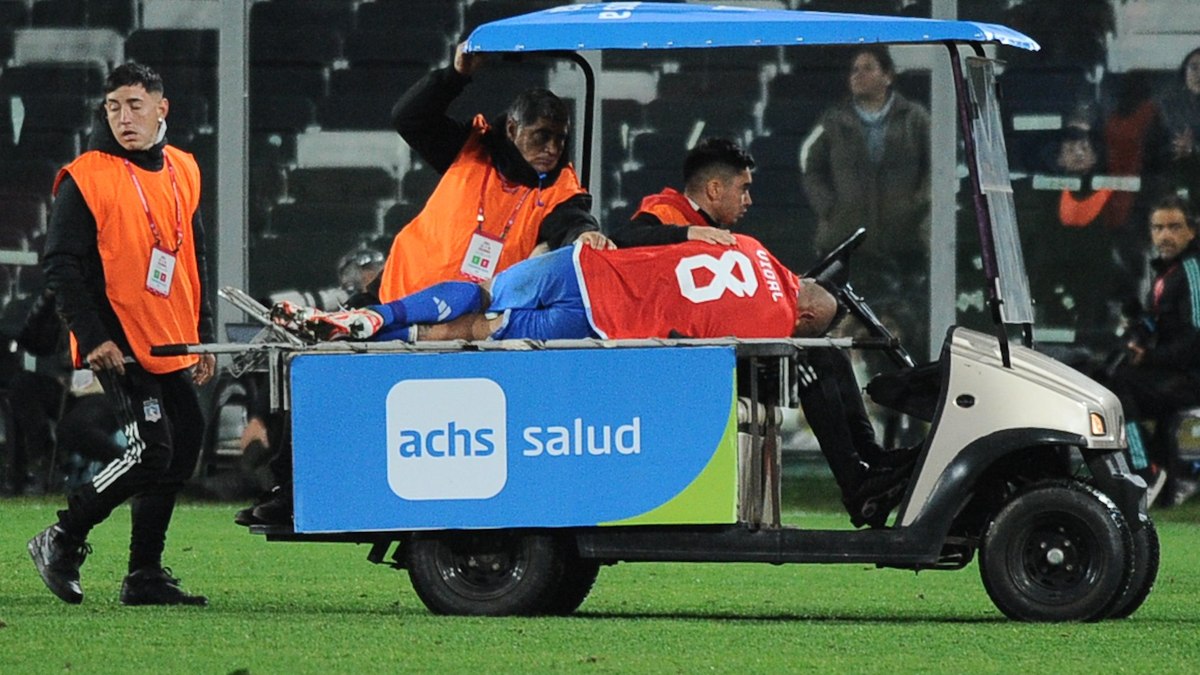 Vidal se operará de la rodilla y será baja