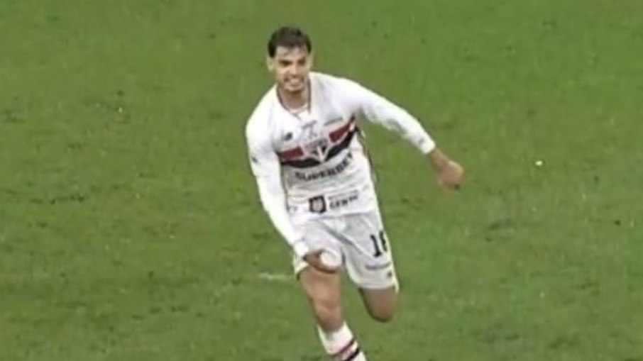 Bobadilla faz possível gesto obsceno na comemoração do gol do São Paulo