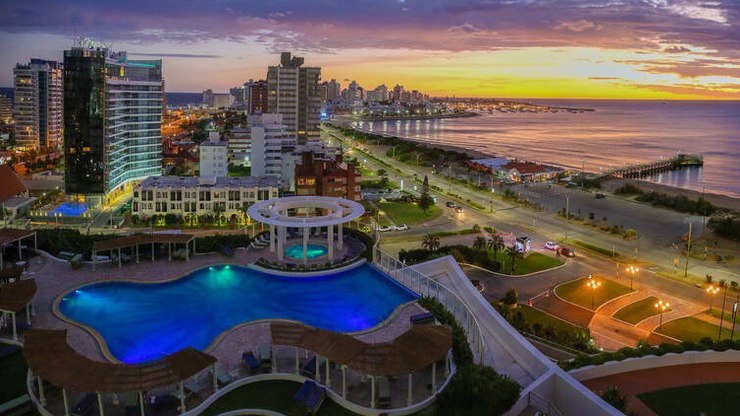 Uruguai%20%C3%A9%20o%20pa%C3%ADs%20mais%20caro%20da%20Am%C3%A9rica%20do%20Sul%20para%20viver%20em%202025