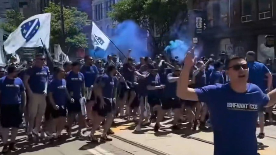 Bósnios fazem festa pelas ruas do Canadá antes da estreia na Copa do Mundo Bósnios fazem festa pelas ruas do Canadá antes da estreia na Copa do Mundo