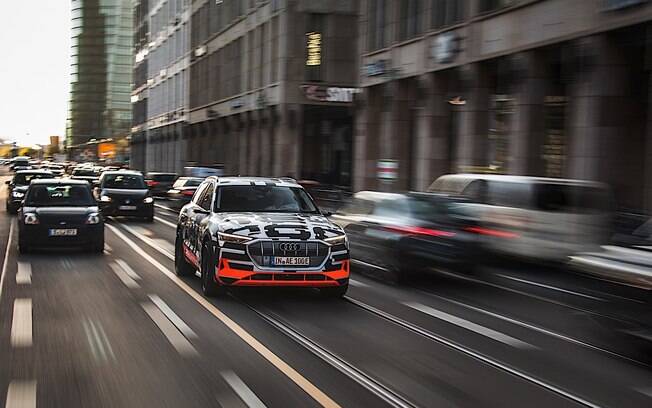 Audi e-tron: SUV entre o Q5 e o Q7 com propulsão elétrica e bons 400 quilômetros de autonomia entre os atrativos