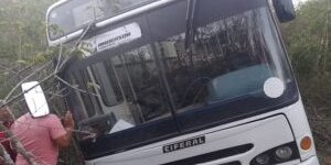 Queda de ônibus de ponte deixa dois mortos e feridos em Sergipe