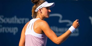 Bia Haddad sofre apagão, perde para húngara e deixa Wimbledon