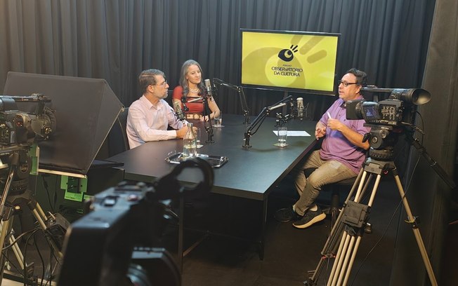Podcast Observatório da Cultura chega à TV e ao rádio