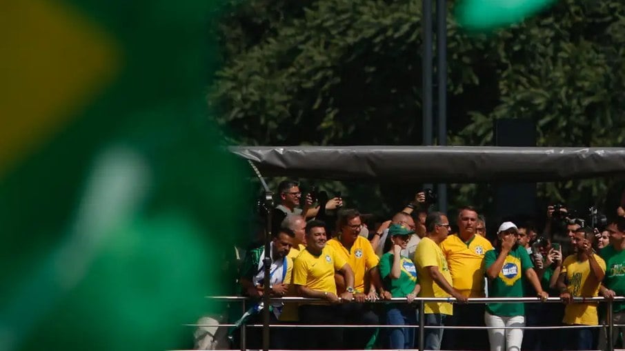 O ex-presidente Jair Bolsonaro (PL) e aliados durante ato na Avenida Paulista, em São Paulo – 25.02.2024