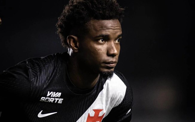 Thiago Mendes está no caminho de se tornar ídolo do Vasco Thiago Mendes está no caminho de se tornar ídolo do Vasco
