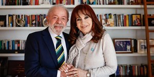 Lula visita Cristina Kirchner e pede sua libertação