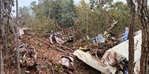Avião de pequeno porte cai próximo a aeroporto em Campo Grande