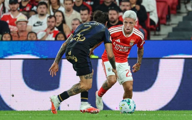 Benfica vence o Estoril pelo Campeonato Português Benfica vence o Estoril pelo Campeonato Português