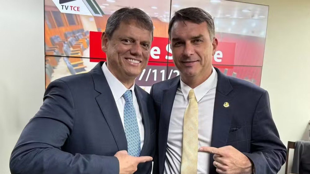 Flávio usou jatinho ligado a Vorcaro em 2025, diz revista