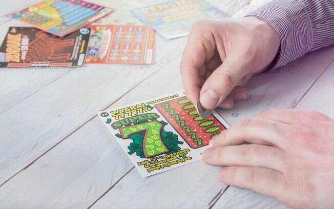 A irlandesa conseguiu ganhar na loteria duas vezes ao comprar dois bilhetes de raspadinha