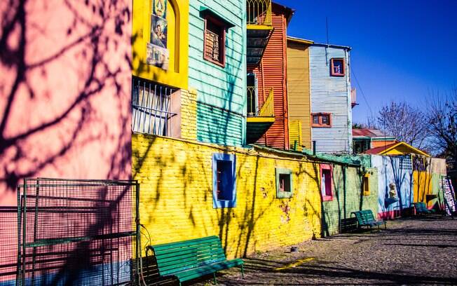 Caminito é um museu colorido em meio às ruas de La Boca, um dos bairros de Buenos Aires mais icônicos da lista