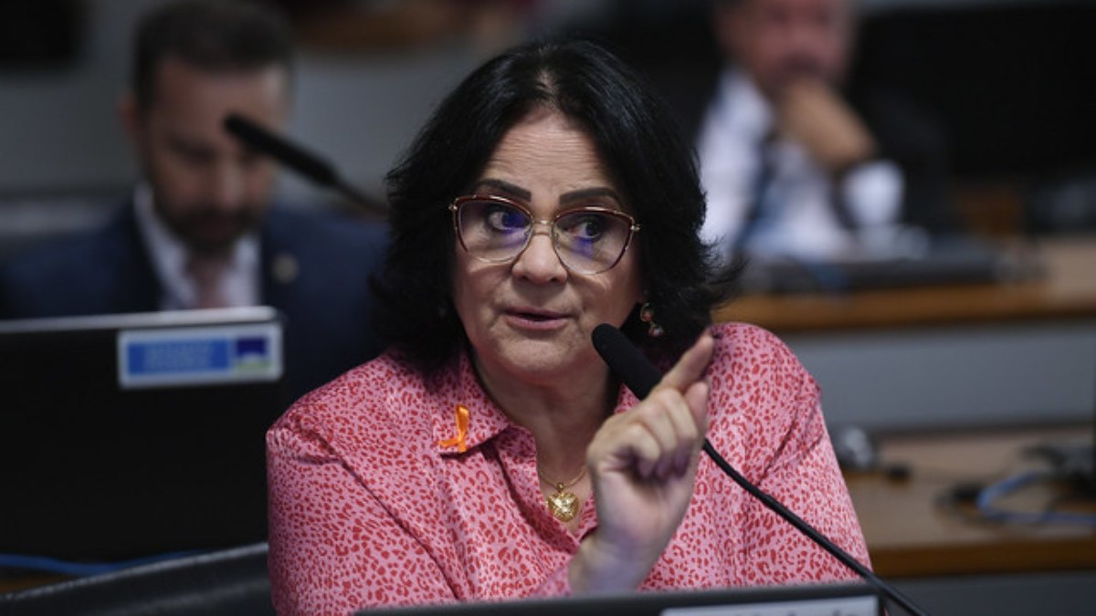 Damares Alves, senadora do DF, diz tratar paralisia facial causada por  herpes-zoster, Distrito Federal