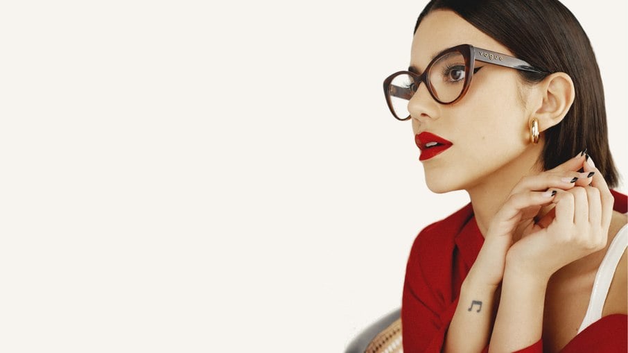Manu Gavassi faz colab com a Vogue para lançar nova linha de óculos