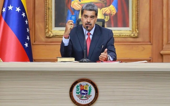 Maduro entrega atas eleitorais do seu partido à Justiça da Venezuela