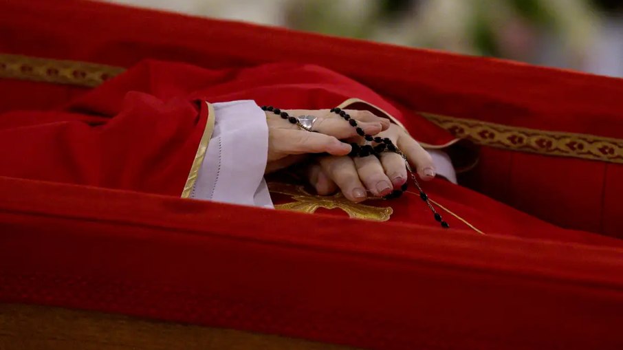 Papa Francisco acenou para seu enfermeiro antes de perder a consciência Papa Francisco acenou para seu enfermeiro antes de perder a consciência