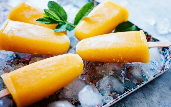 7 picolés de frutas para curtir o verão de maneira saudável