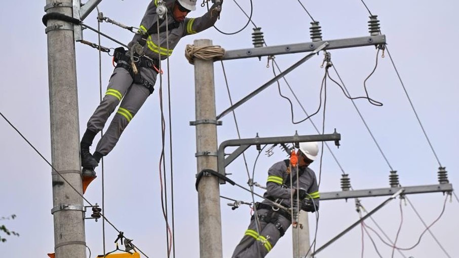 A equipe Marrentinhos, composta por eletricistas que trabalham em Guarulhos, foi a vencedora da competição. A equipe Marrentinhos, composta por eletricistas que trabalham em Guarulhos, foi a vencedora da competição.