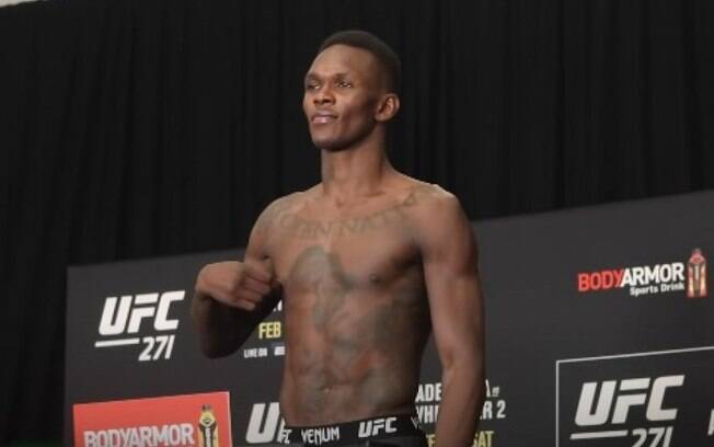 UFC 271: Adesanya bate o peso e lutador extrapola em 5kg marca dos meio-pesados
