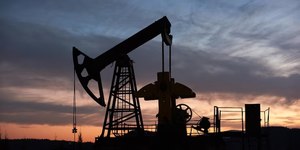 Demanda por petróleo deve cair, diz Agência de Energia