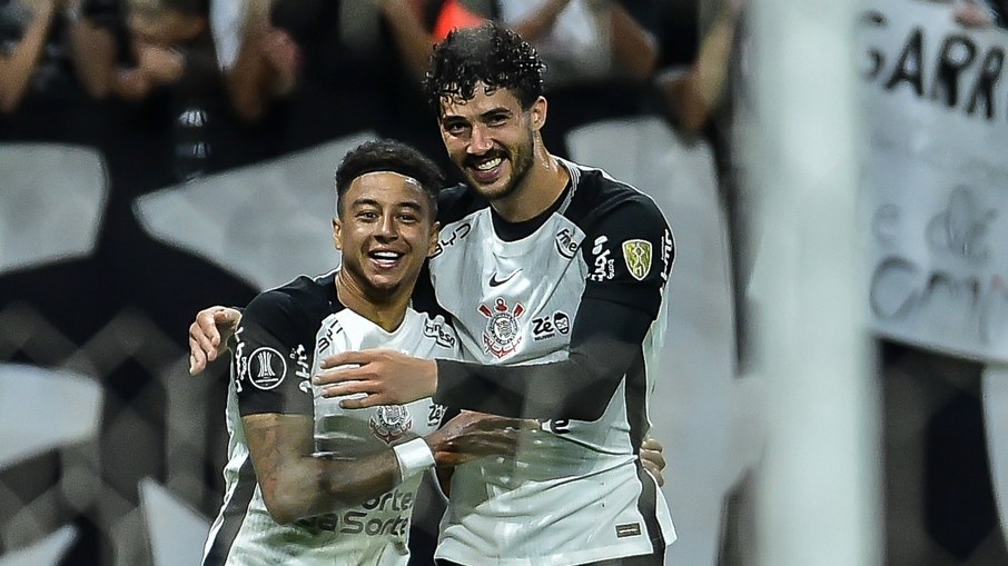 Corinthians atropela Peñarol em obra-prima de Diniz no clube