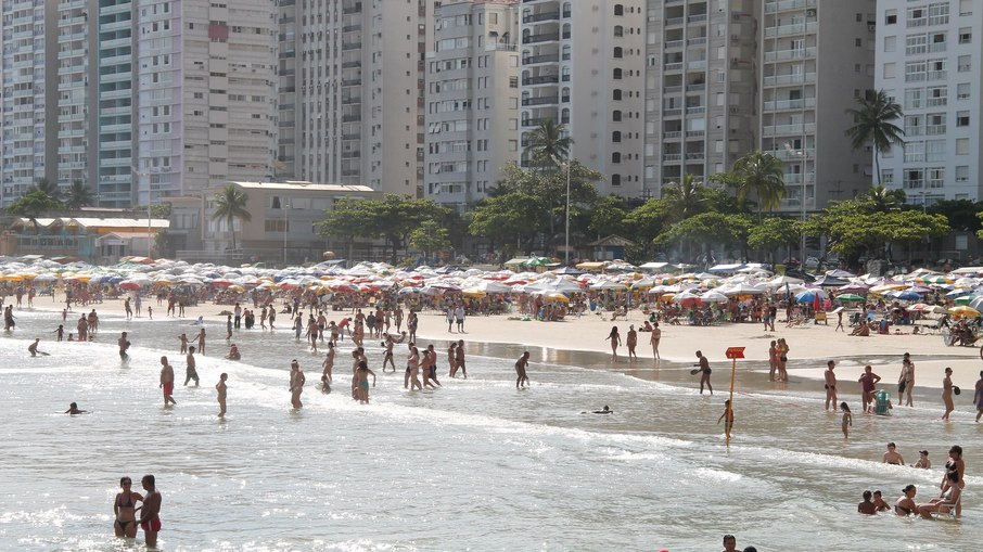 Orla da Praia de Pitangueiras, em Guarujá Orla da Praia de Pitangueiras, em Guarujá