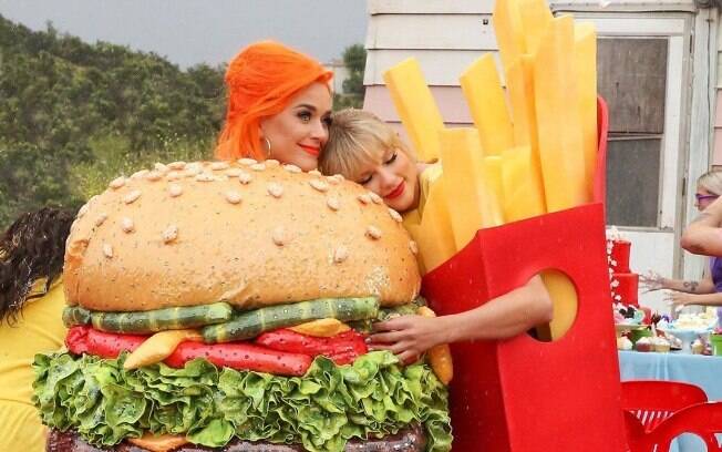 Katy Perry e Taylor Swift no clipe de You Need to Calm Down