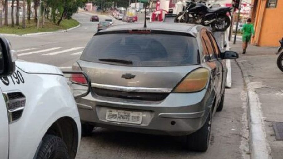 Chevrolet Vectra é apreendido com mais de R$ 400 mil em multas