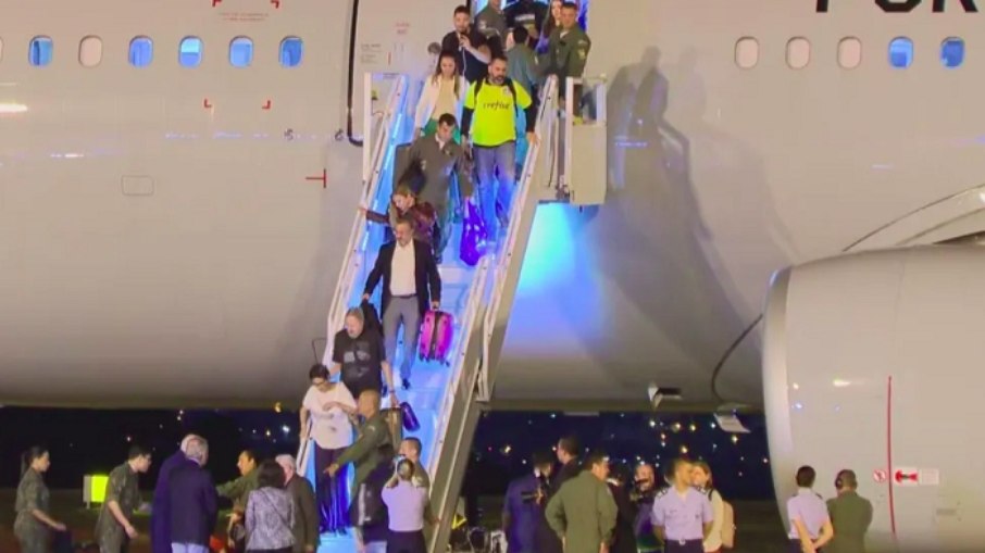 Grupo de 34 brasileiros ainda aguarda a repatriação