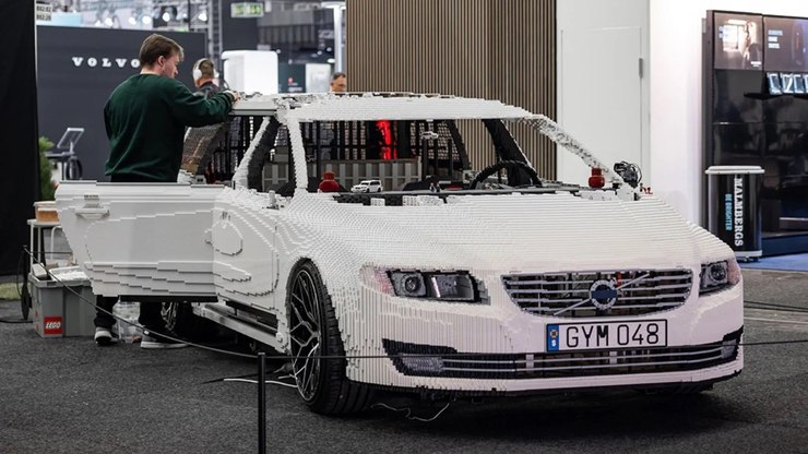 Volvo
feito inteiramente de LEGO impressiona e pode ser dirigido