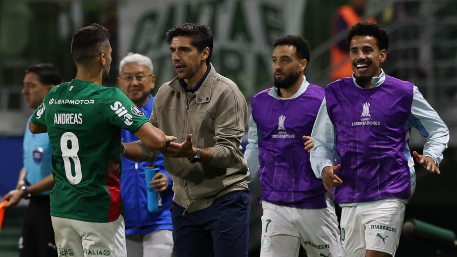 Abel Ferreira comemora quarto gol do Palmeiras contra Junior Barranquilla