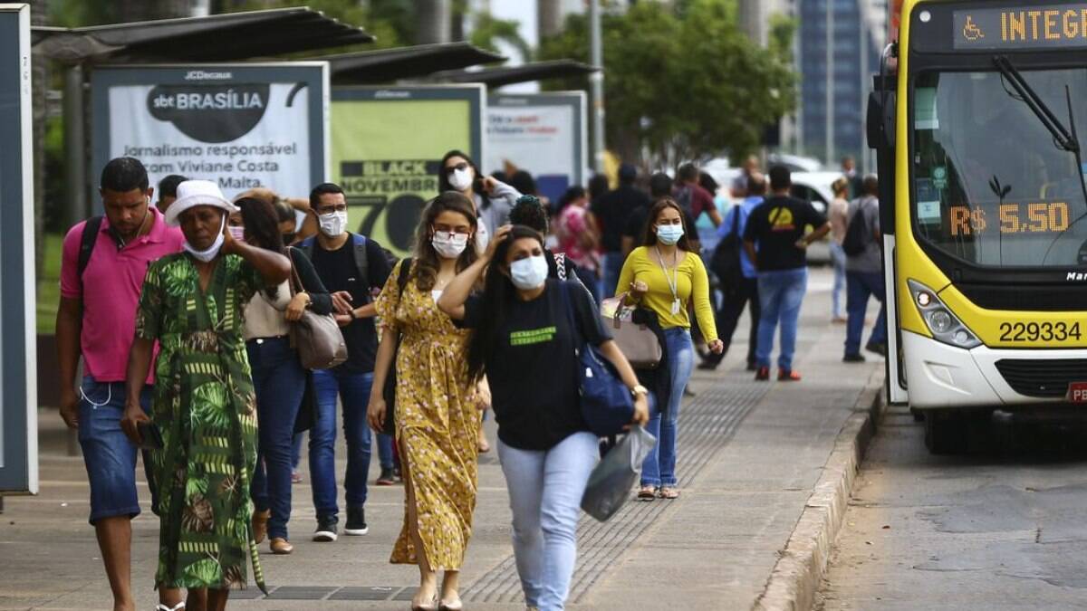 Parte dos moradores do Rio de Janeiro continuaram usando máscaras mesmo após a flexibilização