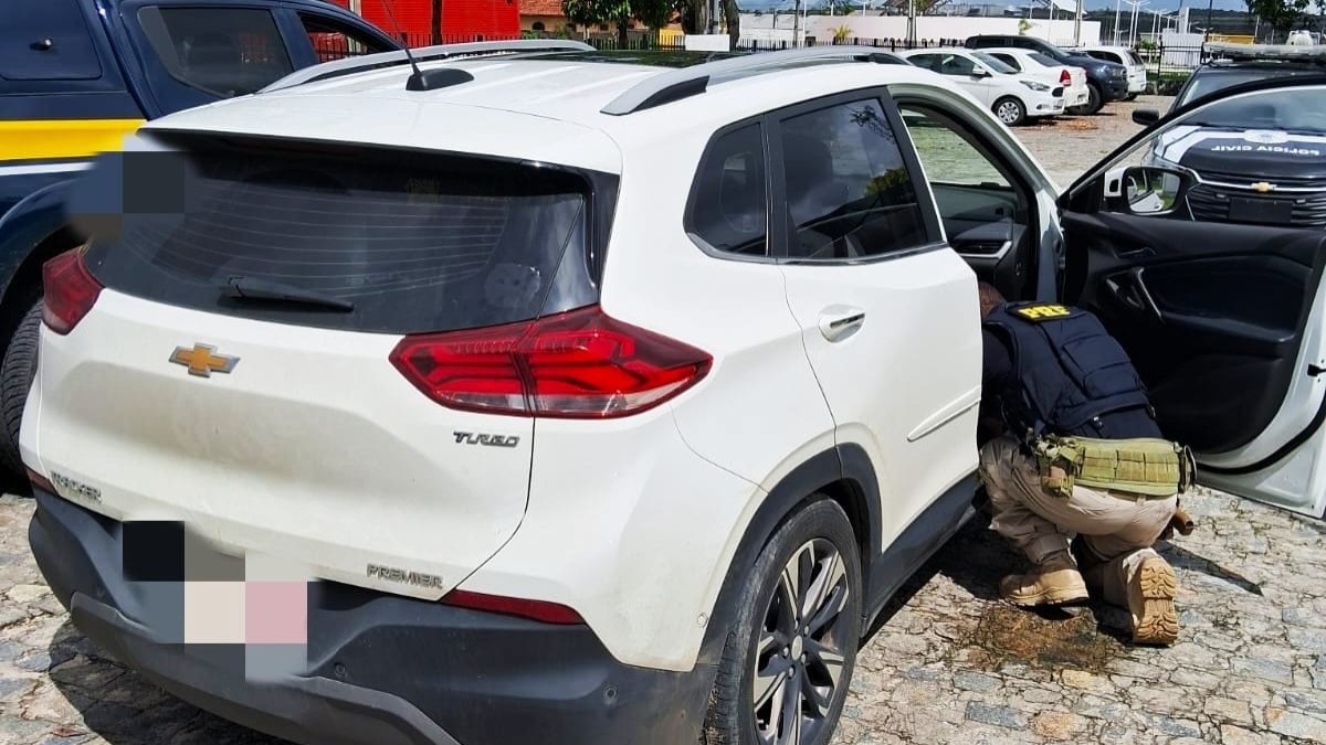 Tracker roubada é apreendida em Alagoinhas, no interior da Bahia Tracker roubada é apreendida em Alagoinhas, no interior da Bahia