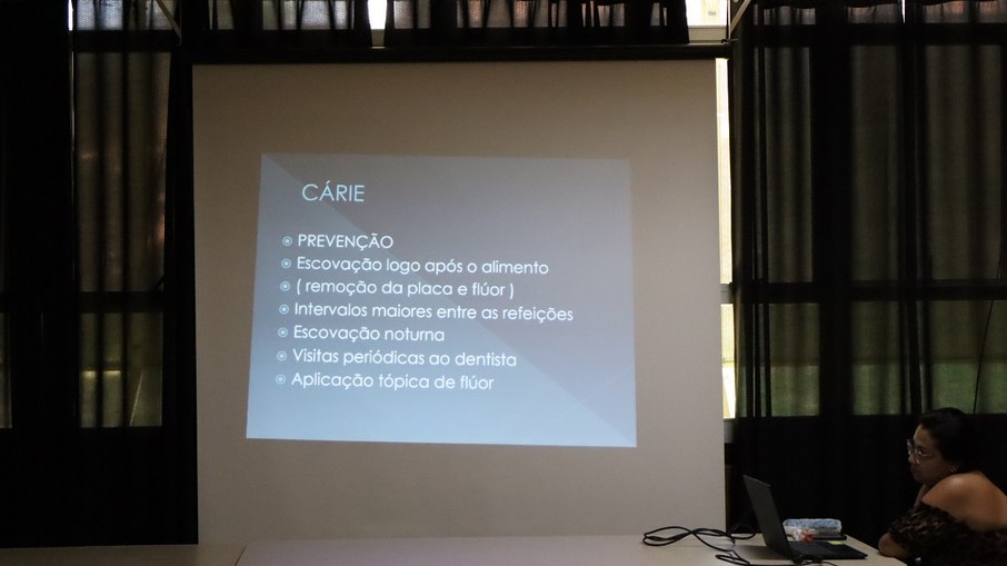 A cárie foi um dos principais temas da apresentação A cárie foi um dos principais temas da apresentação