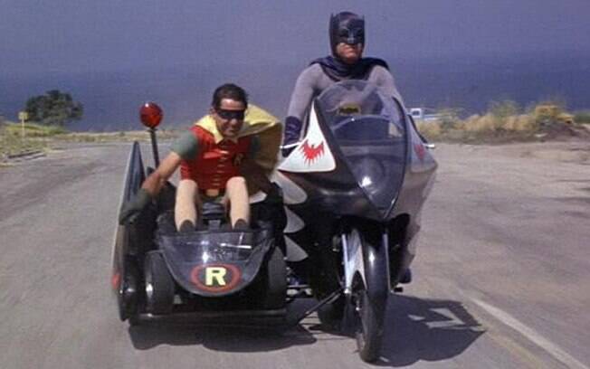 Batman & Robin e a BatMotocicleta, uma Yamaha YDS3 de 1966