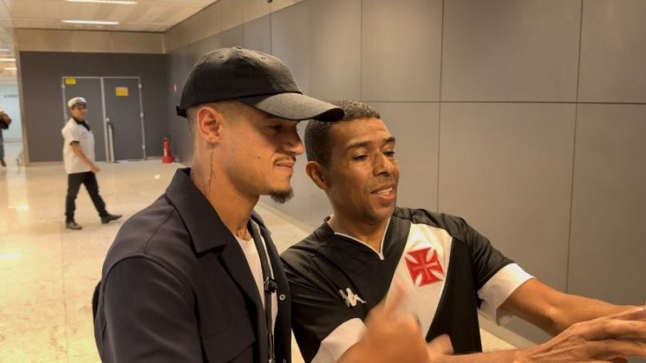 Coutinho chega ao Brasil; conversas com o Vasco esquentam