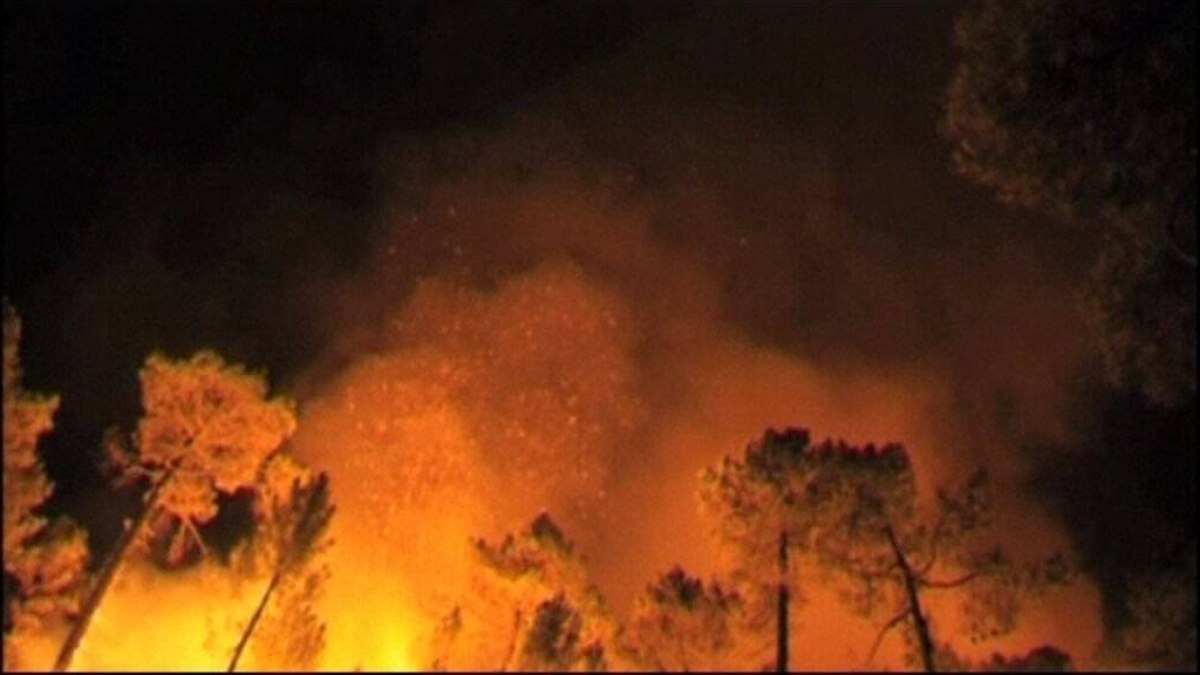 Incêndios atingem Grécia; seca faz Hungria desligar usina nuclear - QTU Questões do Universo