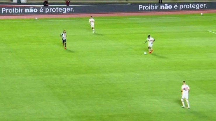 São Paulo exibe placas contra MP das Bets no MorumBIS