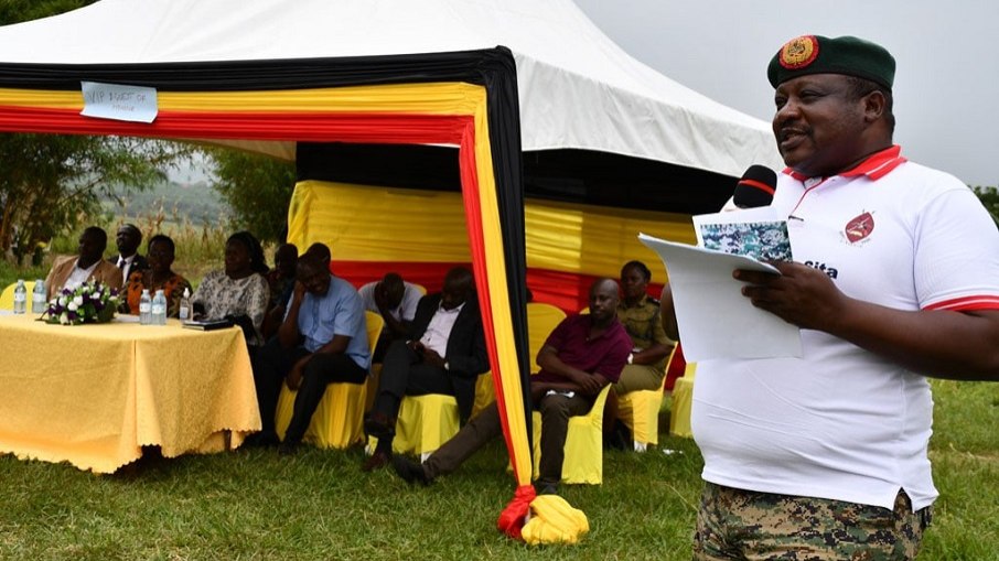 O Major Takirwa, vice-comandante das Forças Terrestres de Uganda