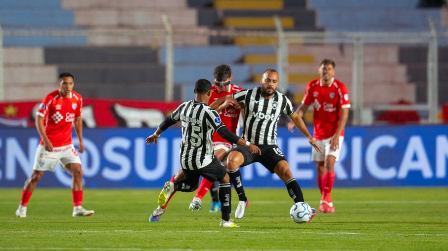Imprensa peruana destaca massacre histórico contra o Botafogo