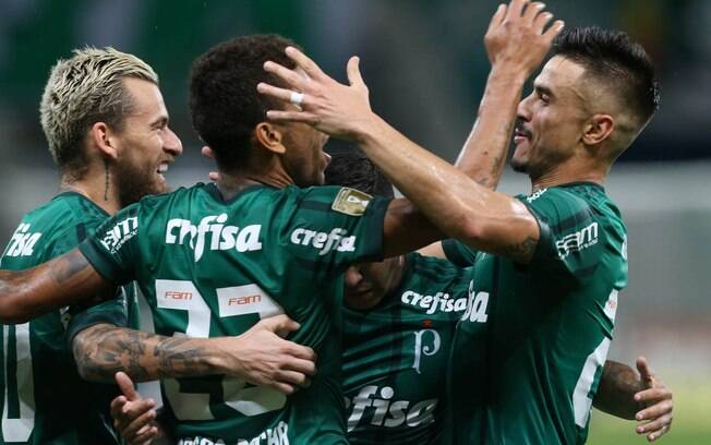Com quatro gols no primeiro tempo, Palmeiras goleou o Novorizontino