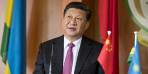 Xi Jinping defende reabertura de Ormuz em meio a tensões no Golfo