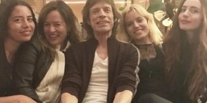 Mick Jagger posta foto com filhos para incentivar votação nos EUA