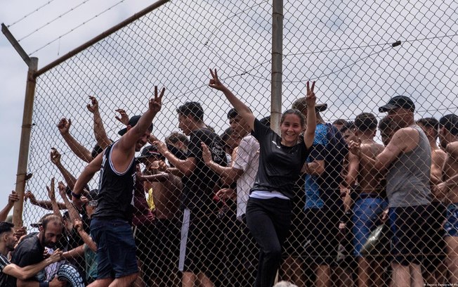 Segundo prefeito espanhol, território já havia recebido entre 1.500 e 2.000 mil pessoas nos dias que antecederam o colapso da fronteira
